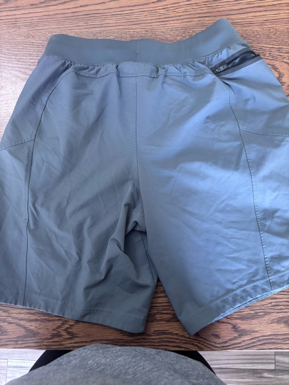 Men’s under amour shorts the rock - Picture 2 of 3